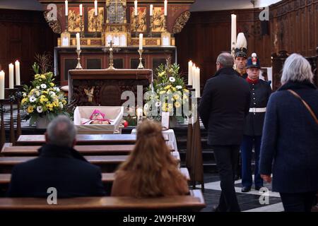 ROERMOND - le parti interessate salutano l'ex vescovo Harrie Smeets di Roermond nella Cappella Carolus. Smeets morì all'età di 63 anni a causa di un tumore al cervello. ANP RAMON MANGOLD paesi bassi fuori - belgio fuori Foto Stock