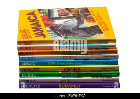Pile di Berlitz Travel Guide libri guide isolate su sfondo bianco libri di viaggio Foto Stock