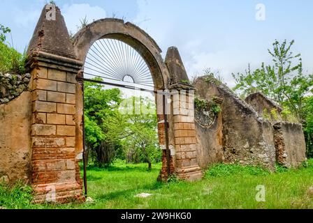 Rovine storiche di Trocha Mariel Majana, Cuba Foto Stock