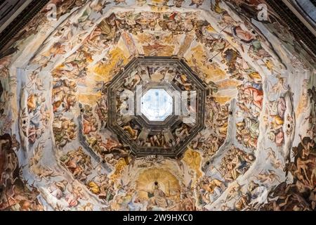 Firenze, Italia. 18 maggio 2017 : interno del Duomo di Firenze. Basilica di Santa Maria del Fiore o Basilica di Santa Maria del Fiore in Flor Foto Stock