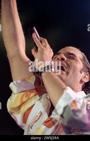 Napoli Italia 1997-09-01 : il cantante Francesco Baccini durante il Festivalbar 1997 in Piazza del Plebiscito Foto Stock