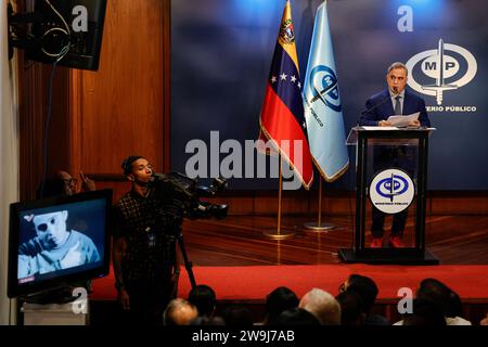 Caracas, Venezuela. 26 dicembre 2023. Tarek William Saab, procuratore generale del Venezuela, parla in una conferenza stampa sulla morte del rapper Canserbero. Si dice che il rapper sia stato ucciso dal suo manager, Natalia amica. Credito: Jesus Vargas/dpa/Alamy Live News Foto Stock