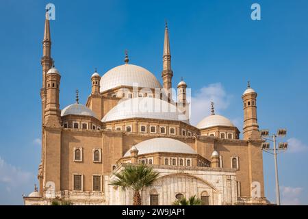 La grande Moschea di Muhammad Ali Pasha, con cielo blu sullo sfondo, il Cairo, Egitto. Architettura della moschea Saladino più conosciuta come Mohammed Ali. Trav Foto Stock