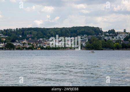 Vista della città di Gmunden dal lago Traunsee Foto Stock