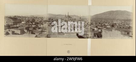 Panorama van Damasco, c. 1867 - c. 1877 Fotografia parte di un gruppo di foto raccolte dal fotografo Richard Polak in viaggio. Questa foto è stata esposta insieme ad altre foto raccolte durante i suoi viaggi presso la Rotterdam Kunstkring (1895), Arti e Amicitiae ad Amsterdam (1897-1898?) E Societeit 't Collegie a Kampen (data per il momento sconosciuta). Carta dell'Impero Ottomano. In generale, gli albumi di cartone stampano la vista della città; "veduta" Damasco Foto Stock