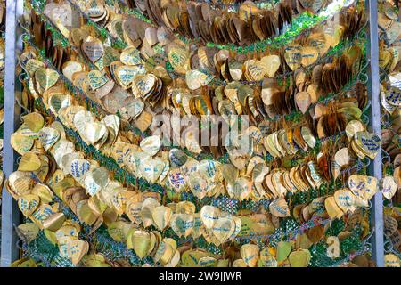 Targhe d'oro incise da campane desideranti o campane, Golden Mount, Bangkok, Thailandia Foto Stock