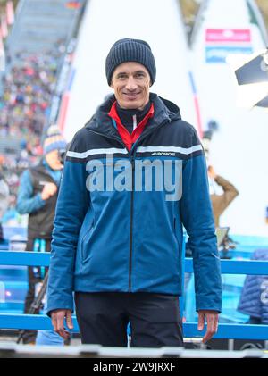 Martin Schmitt, ex saltatore con gli sci, ora esperto di ARD TV Eurosport al 71. Four Hills Tournament Ski Jumping il 28 dicembre 2023 alla Schattenbergschanze ORLEN Arena di Oberstdorf, Baviera, Germania, © Peter Schatz / Alamy Live News Foto Stock
