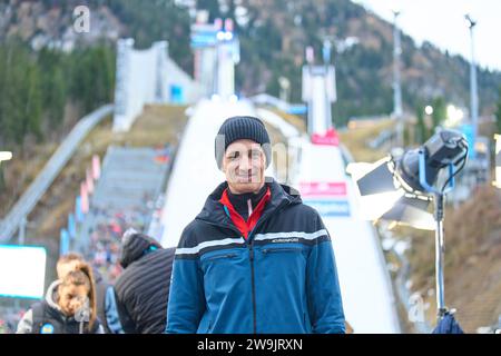 Martin Schmitt, ex saltatore con gli sci, ora esperto di ARD TV Eurosport al 71. Four Hills Tournament Ski Jumping il 28 dicembre 2023 alla Schattenbergschanze ORLEN Arena di Oberstdorf, Baviera, Germania, © Peter Schatz / Alamy Live News Foto Stock