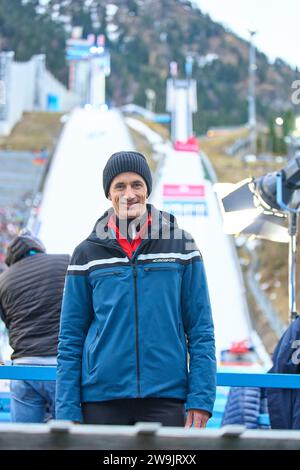 Martin Schmitt, ex saltatore con gli sci, ora esperto di ARD TV Eurosport al 71. Four Hills Tournament Ski Jumping il 28 dicembre 2023 alla Schattenbergschanze ORLEN Arena di Oberstdorf, Baviera, Germania, © Peter Schatz / Alamy Live News Foto Stock