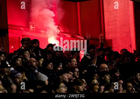 Salerno, Italia. 22 dicembre 2023. Tifosi della Salernitana statunitense durante la partita di serie A tra l'US Salernitana e l'AC Milan allo Stadio Arechi il 22 dicembre 2023 a Salerno, Italia. Crediti: Giuseppe Maffia/Alamy Live News Foto Stock