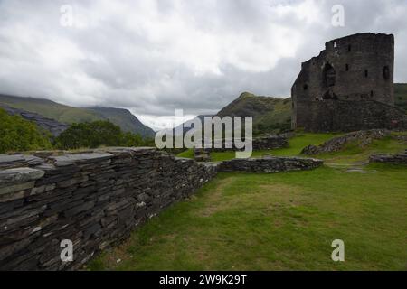 Caernarfon, Galles - 7 settembre 2023: Il castello di Dolbadarn è una fortificazione costruita dal principe gallese Llywelyn, Caernarfon, Galles, Regno Unito Foto Stock