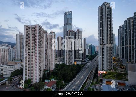 Vista aerea di Tsuen Wan al tramonto Foto Stock