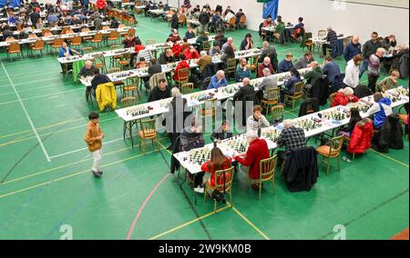 Hastings, Regno Unito. 28 dicembre 2023. Giocatori durante il Caplin Hastings International Chess Congress a Horntye Park, Hastings, East Sussex, Regno Unito. Crediti: LFP/Alamy Live News Foto Stock