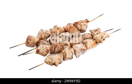 Deliziosi kebab di shish freschi isolati su bianco Foto Stock