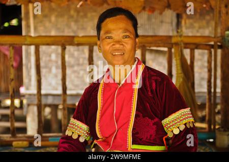 Palong Tribe Woman, Hill-Tribe Village, Thailandia settentrionale Foto Stock