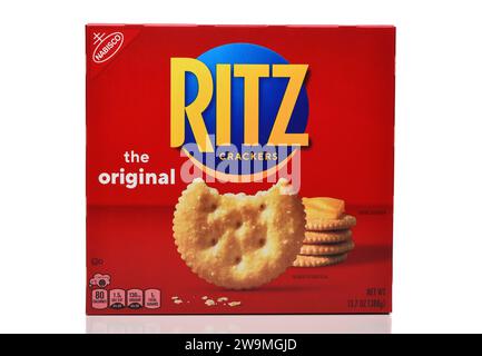 IRVINE, CALIFORNIA - 28 DEC 2023: Una scatola di Ritz Crackers, l'originale, da Nabisco. Foto Stock