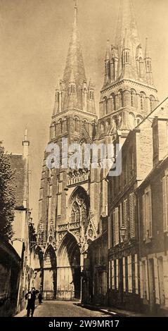 Francia 1939 - Bayeux - fronte occidentale della cattedrale. - Francia 1939 - Bayeux - la facciata ouest de la Cathédrale. Foto Stock