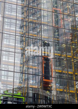 The Leadenhall Building, Glass and Lifts, City of London, London, England, REGNO UNITO, REGNO UNITO. Foto Stock