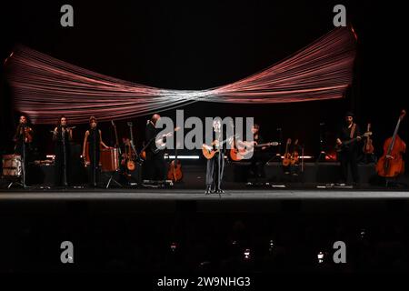 Alessandro Mannarino durante il concerto corde a Teatro Tour, 28 dicembre 2023, Auditorium Parco della musica, Roma Foto Stock