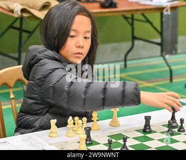 Hastings, Regno Unito. 29 dicembre 2023. Chen, Yechu durante il Caplin Hastings International Chess Congress a Horntye Park, Hastings, East Sussex, Regno Unito. Crediti: LFP/Alamy Live News Foto Stock