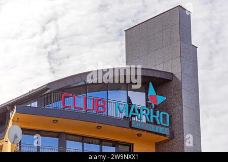 Paracin, Serbia - 06 ottobre 2023: Club Marko Sky Lounge al Top of Orbis Design Hotel and Spa nel centro città. Foto Stock