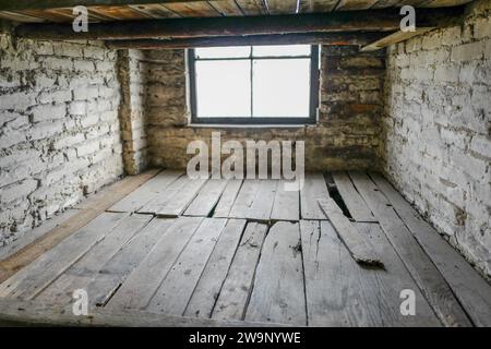 Sistemazione per internati, comprese zone notte e bagni nei campi di concentramento di Auschwitz e Birkenau, Polonia Foto Stock