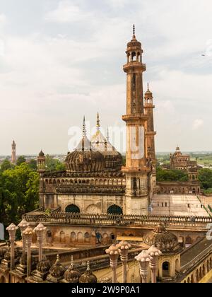 Moschea Asafi, sul sito di Imambara Bara, VW86+MQ3, Husainabad Trust Rd, Machchhi Bhavan, Lucknow, Uttar Pradesh 226003, India Foto Stock