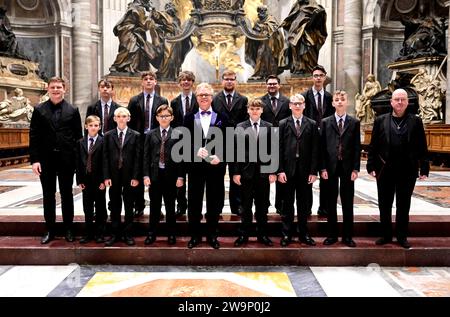 Knabenchor Hösel - Die Rheinischen Sängerknaben, Johannes Krahl, Heiko Reissig und Chordirektor Toralf Hildebrandt bei der musikalischen Begleitung de Foto Stock