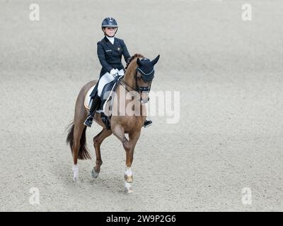 Charlotte Defalque del Belgio con Botticelli durante la FEI Dressage World Cup Free Style al Jumping Mechelen il 29 dicembre 2023, Nekkerhal, Belgio (foto di Maxime David - MXIMD Pictures) Foto Stock