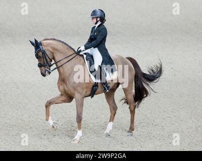 Charlotte Defalque del Belgio con Botticelli durante la FEI Dressage World Cup Free Style al Jumping Mechelen il 29 dicembre 2023, Nekkerhal, Belgio (foto di Maxime David - MXIMD Pictures) Foto Stock