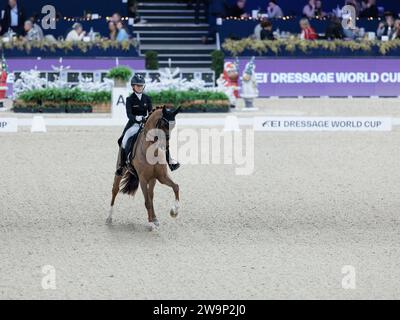 Charlotte Defalque del Belgio con Botticelli durante la FEI Dressage World Cup Free Style al Jumping Mechelen il 29 dicembre 2023, Nekkerhal, Belgio (foto di Maxime David - MXIMD Pictures) Foto Stock