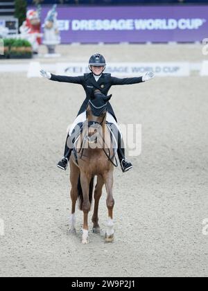 Charlotte Defalque del Belgio con Botticelli durante la FEI Dressage World Cup Free Style al Jumping Mechelen il 29 dicembre 2023, Nekkerhal, Belgio (foto di Maxime David - MXIMD Pictures) Foto Stock