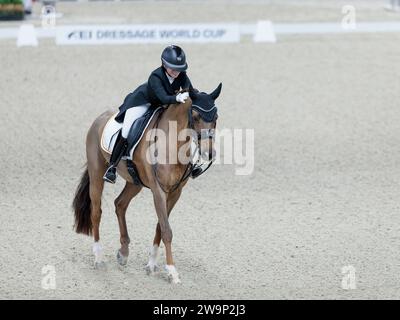 Charlotte Defalque del Belgio con Botticelli durante la FEI Dressage World Cup Free Style al Jumping Mechelen il 29 dicembre 2023, Nekkerhal, Belgio (foto di Maxime David - MXIMD Pictures) Foto Stock