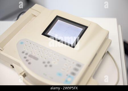 Elettrocardiografo portatile Foto Stock