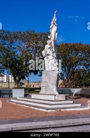 New Orleans, LOUISIANA - 28 ottobre 2023: Monumento alla scultura di Franco Alessandrini sulle rive del fiume Mississippi in Louisiana Foto Stock