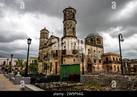 Cuba, Cárdenas, Cattedrale e statua di Colombo Foto Stock