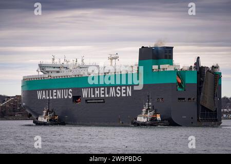 Wallenius Wilhelmsen roll-on - roll-off veicolo che trasporta la nave da carico Theben in arrivo ad Halifax, nuova Scozia, Canada. Foto Stock