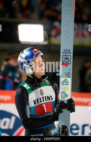 Oberstdorf, Deutschland. 29 dicembre 2023. Andreas Wellinger (SC Ruhpolding) beim Auftaktspringen der 72. Vierschanzentournee in Oberstdorf Credit: dpa/Alamy Live News Foto Stock