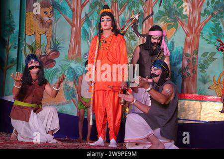 Dialogo tra RAM, Lakshman e Sita durante la messa in scena di Ramlila. Foto Stock