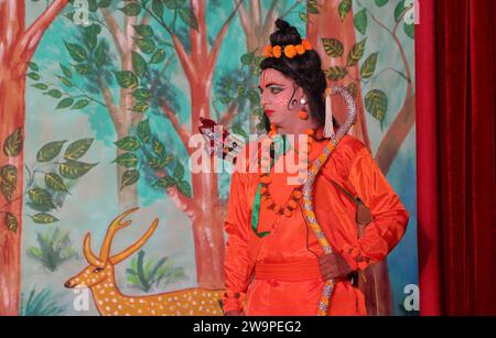 Dialogo tra RAM, Lakshman e Sita durante la messa in scena di Ramlila. Foto Stock