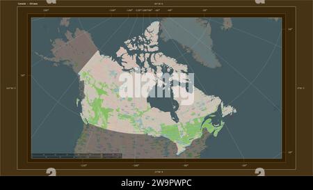 Il Canada è evidenziato su una mappa topografica in stile OSM France con la capitale del paese, la griglia cartografica, la scala di distanza e il coord di confine della mappa Foto Stock