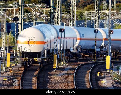 I carri armati della GATX Rail Europe vengono automaticamente assemblati nello stabilimento di formazione dei treni di DB Cargo a Halle, Halle, 04 09 2023 Foto Stock