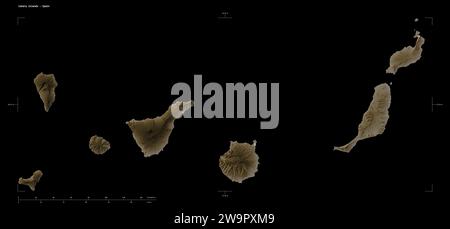 Forma di una mappa di elevazione colorata in tonalità seppia con laghi e fiumi delle Isole Canarie - Spagna, con scala di distanza e coordinate di confine della mappa, i Foto Stock