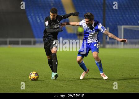 Bristol, Inghilterra. 29 dicembre 2023. Chem Campbell del Charlton Athletic e Tristan Crama dei Bristol Rovers si scontrano durante lo Sky Bet EFL League One match Bristol Rovers e Charlton Athletic. Kyle Andrews/Alamy Live News Foto Stock