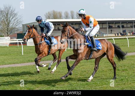 Folly Gate, guidata da Chester Williams e Eros guidata da Ben Godfrey Foto Stock