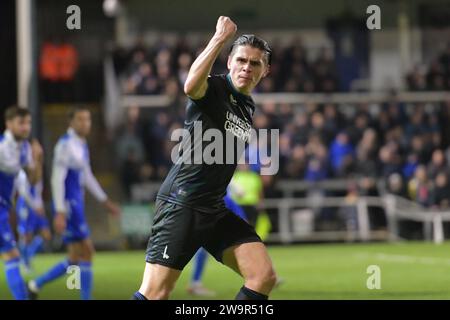 Bristol, Inghilterra. 29 dicembre 2023. George Dobson del Charlton Athletic festeggia dopo i punteggi dello Slobodan Tedic durante la partita Sky Bet EFL League One Bristol Rovers e Charlton Athletic. Kyle Andrews/Alamy Live News Foto Stock