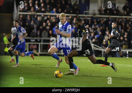 Bristol, Inghilterra. 29 dicembre 2023. Corey Blackett-Taylor del Charlton Athletic spara durante il match Sky Bet EFL League One Bristol Rovers e Charlton Athletic. Kyle Andrews/Alamy Live News Foto Stock