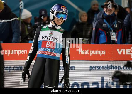 Oberstdorf, Deutschland. 29 dicembre 2023. Hatte gut lachen mit seinem 2. Platz - Ryoyu Kobayashi (Giappone/JAP) beim Auftaktspringen der 72. Vierschanzentournee Oberstdorf Credit: dpa/Alamy Live News Foto Stock