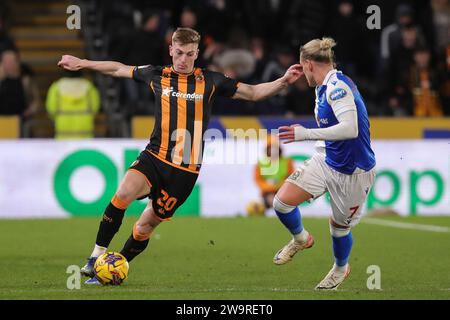 Liam Delap n. 20 di Hull City in azione durante il match per il campionato Sky Bet Hull City vs Blackburn Rovers all'MKM Stadium, Hull, Regno Unito, 29 dicembre 2023 (foto di James Heaton/News Images) Foto Stock