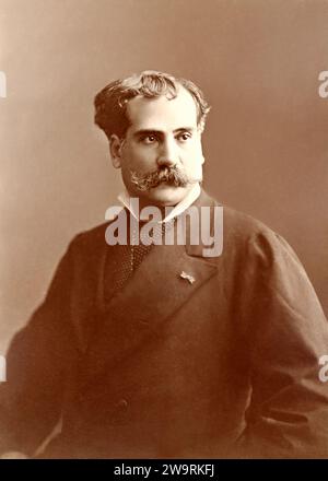 1890 c., Parigi , FRANCIA : il celebre cantante lirico italiano baritono FRANCESCO PANDOLFINI ( 1833 - 1916 ) . Celebrato in AIDA , LA FORZA DEL DESTINO , RIGOLETTO e LA TRAVIATA di Giuseppe Verdi . Padre del soprano Angelica Pandolfini ( 1871 -1959 ) e del tenore Franco Pandolfini . Foto di Atelier NADAR , Parigi . - CANTANTE LIRICO - MUSICISTA - OPERA LIRICA - MUSICA CLASSICA - classica - STORIA - FOTO STORICHE - ITALIA - baffi - baffi - - colletto - colletto - RITRATTO - RITRATTO - RITRATTO - - - Archivio GBB Foto Stock